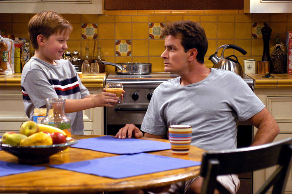 Actorul din Two and a Half Men care a pierdut milioane după o singură frază
