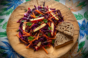 Salata varza rosie mar morcov