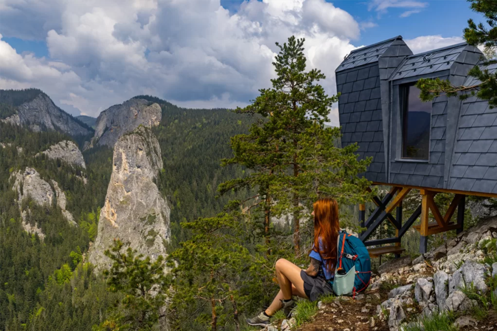 Cabina panoramică Muntele Ucigaș. Locul spectaculos din România de unde vezi Lacul Roșu