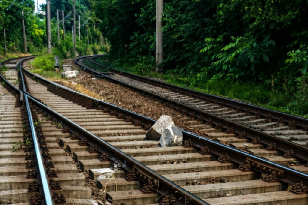 Obstacole puse pe calea ferată spre litoral
