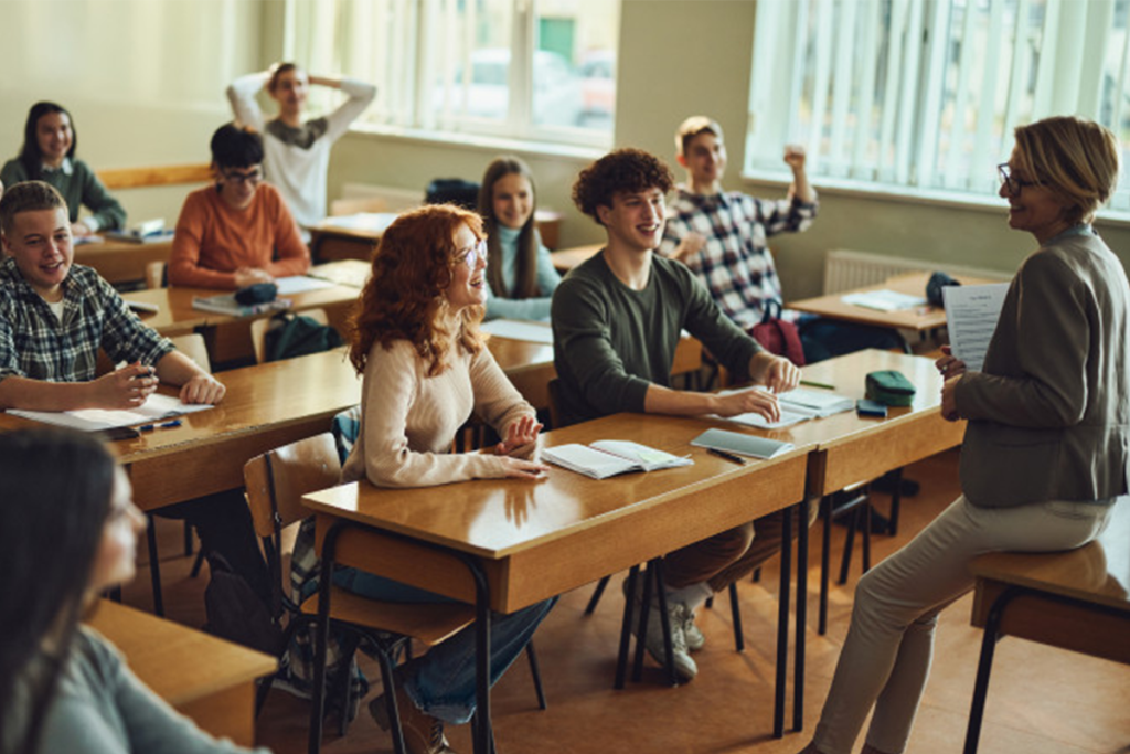 Elevii care intră acum în clasa a VIII-a pot avea încă două examene pentru admitere liceu 2027. Noua regulă stârnește controverse